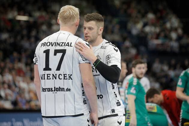 1.Handball Bundesliga THW Kiel - TSV GWD Minden, Kiel, 8.12.2019 Niclas Ekberg ( Kiel, 18 ) beruhigt Patrick Wiencek ( Kiel, 17 ) nach einem Handgemenge. Copyright: xBEAUTIFULxSPORTS DRPx