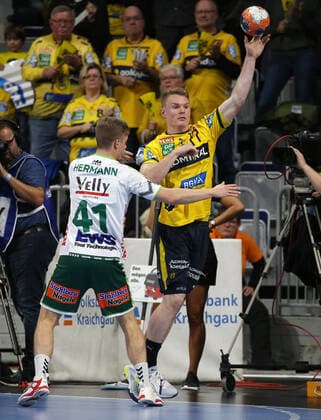 Handball, 1. Bundesliga: Rhein-Neckar-Löwen - Frisch Auf Göppingen, 16. Spieltag am 08.12.2019, Saison 2019 20, ZmdZ, Tim Ganz (77, Rhein Neckar Löwen), Till Hermann (41, Goeppingen), Rhein-Neckar-Löwen - Frisch Auf Göppingen