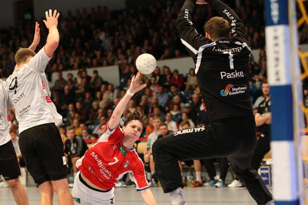 Handball 2.Handball Bundesliga 2019 2020 - Handball Sportverein Hamburg vs. TV Emsdetten Karl Toom (Emsdetten).Leif Tissier (Handball Sportverein Hamburg),erfolgreicher Torwurf,Torwart Maurice Paske (Emsdetten), Sporthalle Hamburg Hamburg