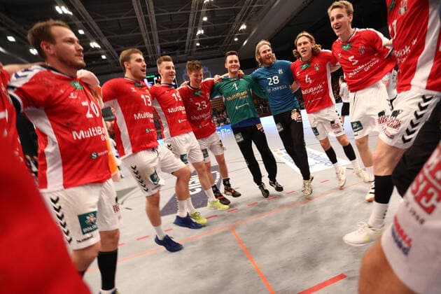 Handball 2. Handball Bundesliga 2019 2020 - Handball Sportverein Hamburg vs. TV Emsdetten Schlussjubel: h20h13 Jonas Gertges (Hamburg) Jan Forstbauer (Hamburg) Torwart Mark van den Beucken (Hamburg) Torwart Aron Edvardsson (Hamburg) Pelle Fick (Hamburg) Jan-Erik Kaage (Hamburg ) Sporthalle Alsterdorf Hamburg .