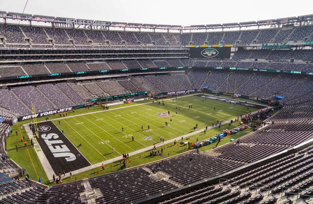 Innenraum des MetLife Stadium - 08.12.2019: New York Jets vs. Miami Dolphins, MetLife Stadium New York *** MetLife Stadium 08 interior 12 2019 New York Jets vs Miami Dolphins, MetLife Stadium New York