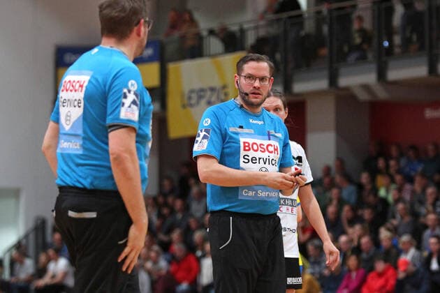 Handball, 2. HBF, HC Leipzig vs. HSV Solingen-Graefrath, 08.12.19 Handball, 2. Bundesliga Frauen, HBF, Saison 2019 2020, 11. Spieltag: HC Leipzig vs. HSV Solingen-Graefrath 76 am 08.12.19 in der Sporthalle Bruederstrasse Leipzig. Im Bild: Schiedsrichter Sebastian KLINKE Copyright: xBEAUTIFULxSPORTS JanxKaeferx