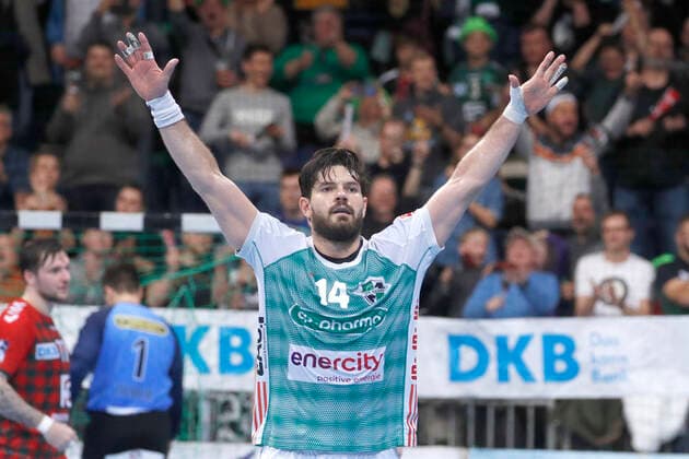 08.12.2019, TUI Arena, Hannover, Ligaspiel, 1. Bundesliga, TSV Hannover-Burgdorf vs Fuechse Berlin, im Bild Evgeni Pevnov (14, Han.-Burgdorf) jubelt TSV Hannover-Burgdorf vs Fuechse Berlin