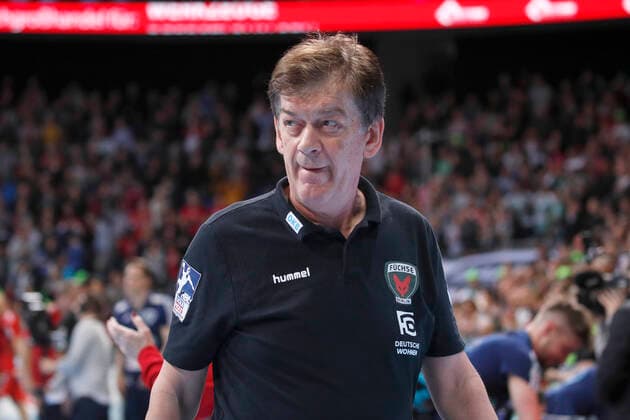 08.12.2019, TUI Arena, Hannover, Ligaspiel, 1. Bundesliga, TSV Hannover-Burgdorf vs Fuechse Berlin, im Bild Velimir Petkovic (Trainer, Berlin) ist nach der Niederlage enttaeuscht TSV Hannover-Burgdorf vs Fuechse Berlin