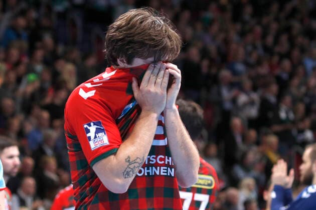 08.12.2019, TUI Arena, Hannover, Ligaspiel, 1. Bundesliga, TSV Hannover-Burgdorf vs Fuechse Berlin, im Bild Jacob Tandrup Holm (6, Berlin) ist nach der Niederlage enttaeuscht TSV Hannover-Burgdorf vs Fuechse Berlin