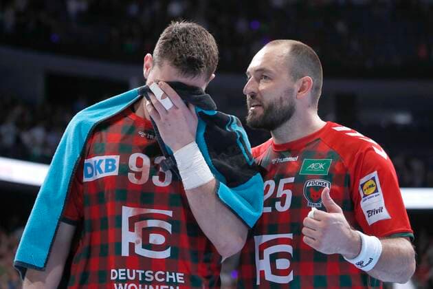 08.12.2019, TUI Arena, Hannover, Ligaspiel, 1. Bundesliga, TSV Hannover-Burgdorf vs Fuechse Berlin, im Bild Mijajlo Marsenic (93, Berlin) und Michael Mueller (25, Berlin) sind nach der Niederlage enttaeuscht TSV Hannover-Burgdorf vs Fuechse Berlin