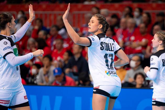 Handball, Frauen: WM 2019, Hauptrunde, Gruppe 1, 6. Spieltag , Niederlande - Deutschland Julia Behnke (Deutschland Rostov Don), Alicia Stolle (Deutschland Thueringer HC) Kumamoto Aqua Dome Kumamoto Japan