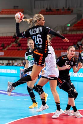 Handball, Frauen: WM 2019, Hauptrunde, Gruppe 1, 6. Spieltag , Niederlande - Deutschland Angela Malestein (Niederlande Bietigheim) Kumamoto Aqua Dome Kumamoto Japan