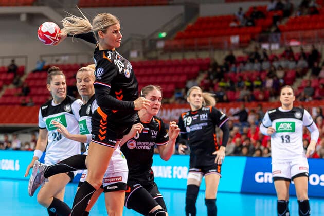 Handball, Frauen: WM 2019, Hauptrunde, Gruppe 1, 6. Spieltag , Niederlande - Deutschland Angela Malestein (Niederlande Bietigheim) Kumamoto Aqua Dome Kumamoto Japan