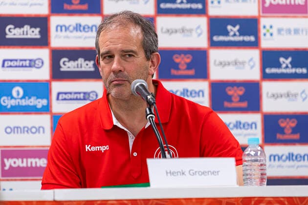 Handball, Frauen: WM 2019, Hauptrunde, Gruppe 1, 6. Spieltag , Niederlande - Deutschland Trainer Henk Groener (Deutschland) Kumamoto Aqua Dome Kumamoto Japan