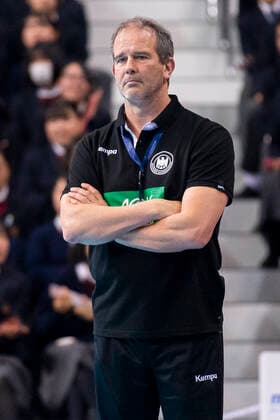 Handball, Frauen: WM 2019, Hauptrunde, Gruppe 1, 7. Spieltag , Deutschland - Serbien Trainer Henk Groener (Deutschland) Kumamoto Aqua Dome Kumamoto Japan