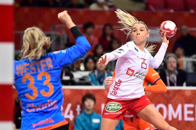 Trine OEstergaard. Danmark moeder Holland, i mellemrunden i Gruppe 1, under Kvindernes Haandbold VM i Aqua Dome Kumamoto i Japan, mandag den 9. december 2019. , Kumamoto Denmark Copyright: BoxAmstrupx cop222 spdk20191209-100638-L