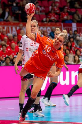 Handball, Frauen: WM 2019, Hauptrunde, Gruppe 1, 7. Spieltag , Dänemark - Niederlande Danick Snelder (Niederlande) Kumamoto Aqua Dome Kumamoto Japan