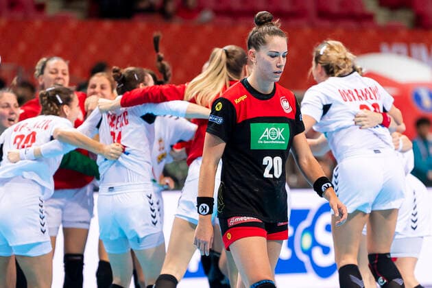 Handball, Frauen: WM 2019, Hauptrunde, Gruppe 1, 7. Spieltag , Deutschland - Serbien Emily Boelk Bölk (Deutschland Thueringer HC) unzufrieden enttäuscht enttaeuscht niedergeschlagen frustriert, Kumamoto Aqua Dome Kumamoto Japan
