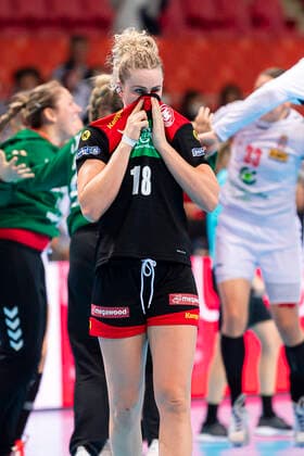 Handball, Frauen: WM 2019, Hauptrunde, Gruppe 1, 7. Spieltag , Deutschland - Serbien Mia Zschocke (Deutschland Leverkusen) unzufrieden enttäuscht enttaeuscht niedergeschlagen frustriert, Kumamoto Aqua Dome Kumamoto Japan