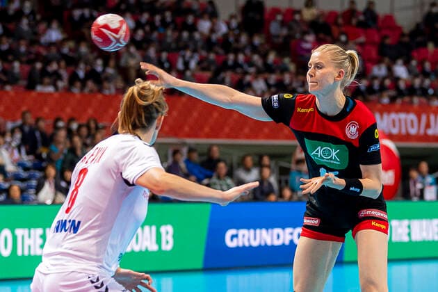 Handball, Frauen: WM 2019, Hauptrunde, Gruppe 1, 7. Spieltag , Deutschland - Serbien Kim Naidzinavicius (Deutschland Bietigheim) Kumamoto Aqua Dome Kumamoto Japan