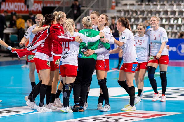 Handball, Frauen: WM 2019, Hauptrunde, Gruppe 1, 7. Spieltag , Dänemark - Niederlande die Mannschaft von Dänemark, Schlussjubel Schlußjubel Emotion Freude Kumamoto Aqua Dome Kumamoto Japan
