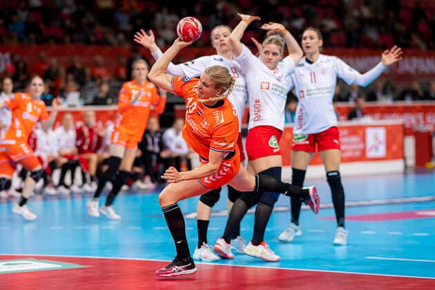 Handball, Frauen: WM 2019, Hauptrunde, Gruppe 1, 7. Spieltag , Dänemark - Niederlande Danick Snelder (Niederlande) Kumamoto Aqua Dome Kumamoto Japan