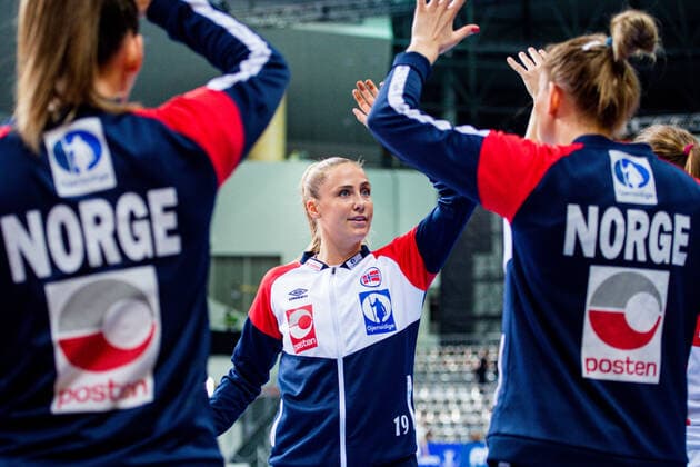 191209 Moa Hogdahl during warm-ups ahead of the Women s World Handball Championship game between South Korea and Norway on December 9, 2019 in Kumamoto. Photo: Daniel Stiller Bildbyran kod DS 59421 bbeng dam women handball handboll world handball championship 2019 norway norge handball vm south korea Copyright: DANIELxSTILLER BB191209DS005