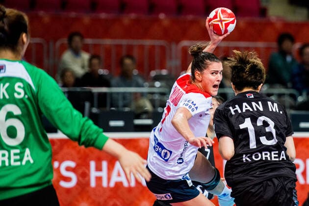 191209 Stine Skogrand of Norway during the Women s World Handball Championship game between South Korea and Norway on December 9, 2019 in Kumamoto. Photo: Daniel Stiller Bildbyran kod DS 59421 bbeng dam women handball handboll world handball championship 2019 norway norge handball vm south korea Copyright: DANIELxSTILLER BB191209DS010