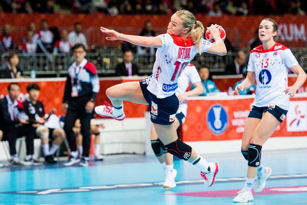 191209 Stine Bredal Oftedal of Norway during the Women s World Handball Championship game between South Korea and Norway on December 9, 2019 in Kumamoto. Photo: Daniel Stiller Bildbyran kod DS 59421 bbeng dam women handball handboll world handball championship 2019 norway norge handball vm south korea Copyright: DANIELxSTILLER BB191209DS011