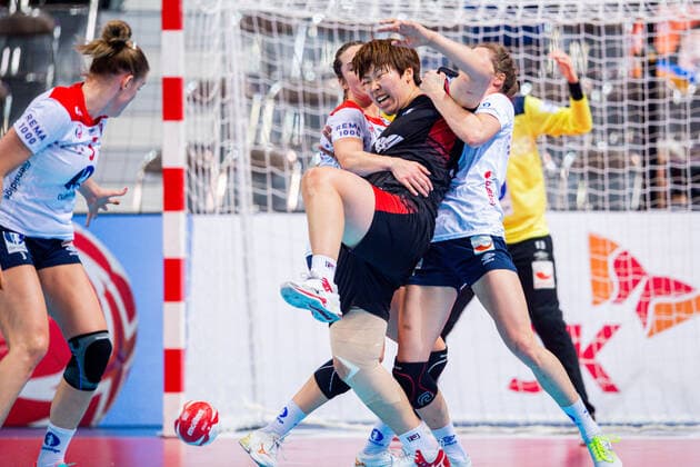 191209 Sojeong Yu of South Korea during the Women s World Handball Championship game between South Korea and Norway on December 9, 2019 in Kumamoto. Photo: Daniel Stiller Bildbyran kod DS 59421 bbeng dam women handball handboll world handball championship 2019 norway norge handball vm south korea Copyright: DANIELxSTILLER BB191209DS013