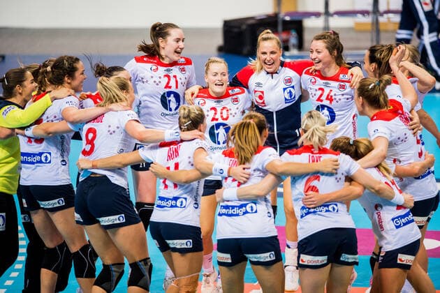 191209 Players of Norway celebrate after the Women s World Handball Championship game between South Korea and Norway on December 9, 2019 in Kumamoto. Photo: Daniel Stiller Bildbyran kod DS 59421 bbeng dam women handball handboll world handball championship 2019 norway norge handball vm south korea celebration jubel Copyright: DANIELxSTILLER BB191209DS027