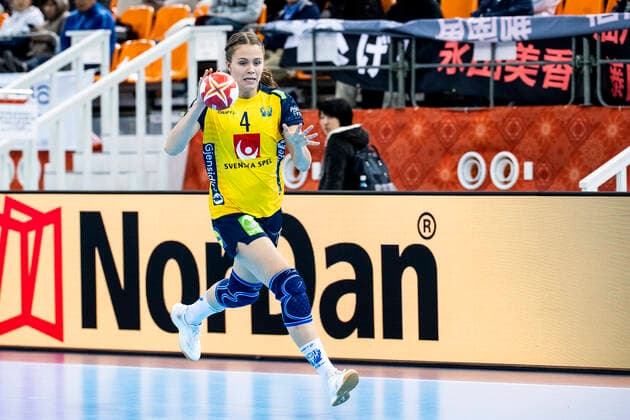 191210 Olivia Mellegard of Sweden during the Women s World Handball Championship match between Sweden and Romania on December 10, 2019 in Kumamoto. Photo: Ludvig Thunman BILDBYRAN kod LT 35698 bbeng dam women handball handboll world handball championship 2019 sverige sweden romania rumänien Copyright: LUDVIGxTHUNMAN BB191210LT009