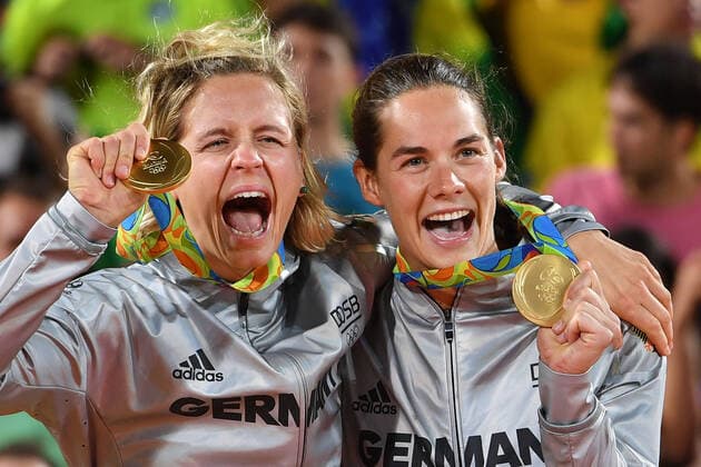 Olympiasiegerin Kira WALKENHORST gibt Comeback bekannt. Archivfoto; Laura LUDWIG Kira WALKENHORST (GER) mit Medaillen,Goldmedaille,Siegerehrung Jubel,Freude,Begeisterung,. winner,Sieger,olympic champion. Beachvolleyball Beach volleyball, Beachvolleyball Finale der Frauen,women s final. Ludwig Walkenhorst (GER) vs Agatha Barbara (BRA) 2-0. Beach Volleyball Arena,am 18.08.2016. Olympische Sommerspiele 2016, vom 05.08. - 21.08.2016 in Rio de Janeiro Brasilien. Â *** Olympic champion Kira WALKENHORST announces comeback archive photo Laura LUDWIG Kira WALKENHORST GER with medals, gold medal, award ceremony jubilation, joy, enthusiasm, winner, winner, Olympic champion beach volleyball,Beach Volleyball,final of the women,women s final Ludwig Walkenhorst GER vs Agatha Barbara BRA 2 0 Beach Volleyball Arena,on 18 08 2016 Summer Olympics 2016, from 05 08 21 08 2016 in Rio de Janeiro Brazil Â