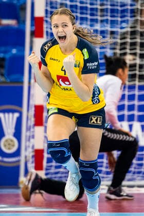 191210 Olivia Mellegard of Sweden celebrates during the Women s World Handball Championship match between Sweden and Romania on December 10, 2019 in Kumamoto. Photo: Ludvig Thunman BILDBYRAN kod LT 35698 bbeng dam women handball handboll world handball championship 2019 sverige sweden romania rumänien jubel celebration Copyright: LUDVIGxTHUNMAN BB191210LT041