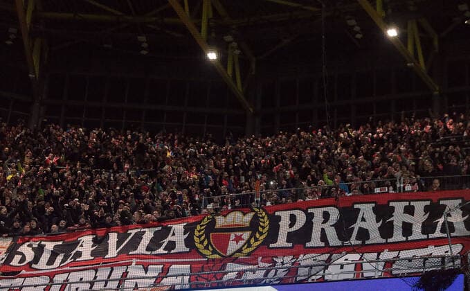 10.12.2019, xovx, Fussball UEFA Champions League, Borussia Dortmund - Slavia Prag emspor, v.l. Slavia Prag Fans (DFL DFB REGULATIONS PROHIBIT ANY USE OF PHOTOGRAPHS as IMAGE SEQUENCES and or QUASI-VIDEO) Dortmund