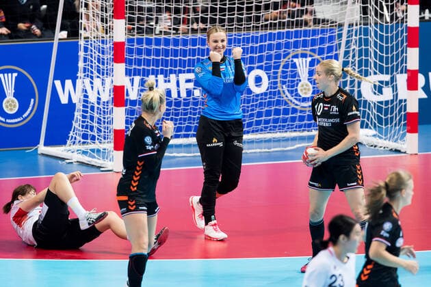 191211 Goalkeeper Rinka Duijndam of Netherlands celebrates during the Women s World Handball Championship game between Netherlands and South Korea on December 11, 2019 in Kumamoto. Photo: Daniel Stiller Bildbyran kod DS 59423 bbeng dam women handball handboll world handball championship 2019 handball vm netherlands holland south korea jubel Copyright: DANIELxSTILLER BB191211DS005
