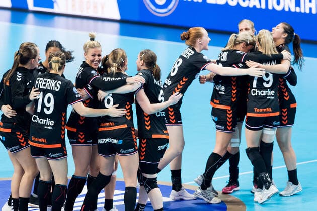 191211 Team Netherland celebrate after winning the Women s World Handball Championship game between Netherlands and South Korea on December 11, 2019 in Kumamoto. Photo: Daniel Stiller Bildbyran kod DS 59423 bbeng dam women handball handboll world handball championship 2019 handball vm netherlands holland south korea jubel Copyright: DANIELxSTILLER BB191211DS007