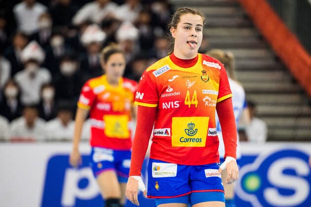 191211 Ainhoa Hernandez Serrador of Spain looks dejected during the Women s World Handball Championship match between Spain and Russia on December 11, 2019 in Kumamoto. Photo: Ludvig Thunman BILDBYRAN kod LT 35699 bbeng dam women handball handboll world handball championship 2019 ryssland russia spain spanien depp dejection Copyright: LUDVIGxTHUNMAN BB191211LT016