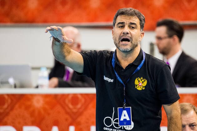 191211 Head coach Ambrosio Jose Martin Cedres of Russia during the Women s World Handball Championship match between Spain and Russia on December 11, 2019 in Kumamoto. Photo: Ludvig Thunman BILDBYRAN kod LT 35699 bbeng dam women handball handboll world handball championship 2019 ryssland russia spain spanien Copyright: LUDVIGxTHUNMAN BB191211LT024
