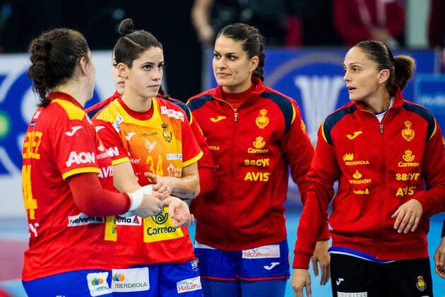 191211 Alicia Fernandez Fraga looks dejected after the Women s World Handball Championship match between Spain and Russia on December 11, 2019 in Kumamoto. Photo: Ludvig Thunman BILDBYRAN kod LT 35699 bbeng dam women handball handboll world handball championship 2019 ryssland russia spain spanien depp dejection Copyright: LUDVIGxTHUNMAN BB191211LT036