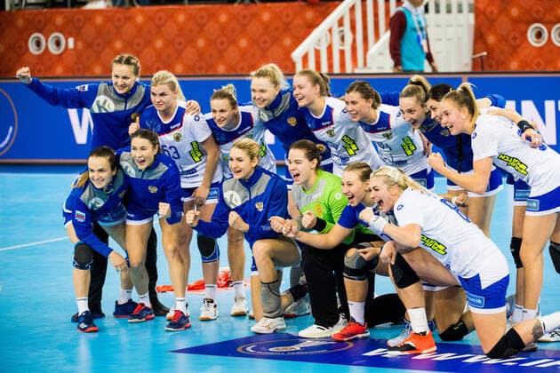 191211 Players of Russia celebrates after the Women s World Handball Championship match between Spain and Russia on December 11, 2019 in Kumamoto. Photo: Ludvig Thunman BILDBYRAN kod LT 35699 bbeng dam women handball handboll world handball championship 2019 ryssland russia spain spanien gruppbild lagbild jubel celebration Copyright: LUDVIGxTHUNMAN BB191211LT037