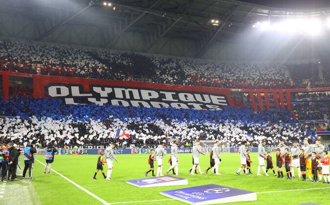 Lyon - RB Leipzig Fussball Champions League Lyon, 10.12.2019, Groupama Stadium Lyonnais, Champions league , Olympique Lyon vs. RB Leipzig 2:2 (0:2) , Im Bild: Fans von Olympique Lyon. , UEFA regulations prohibit any use of photographs as image sequences and or quasi-video. ,