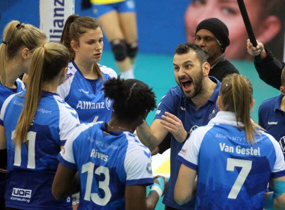 Allianz MTV Stuttgart - SSC Palmberg Schwerin Deutschland, Stuttgart, 11.12.2019, Volleyball, Frauen, DVV Pokal, Saison 2019 2020, Halbfinale, Allianz MTV Stuttgart - SSC Palmberg Schwerin: Giannis Athanasopoulos (Trainer Allianz MTV Stuttgart).