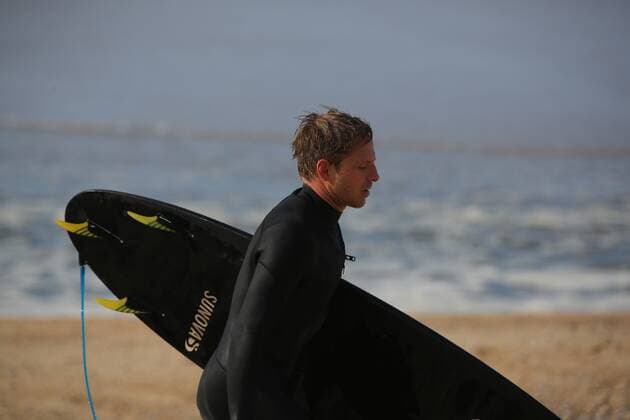 05.12.2019, xmgoodx Nazare, Portugal Big Wave Surfer Sebastian Steudtner (Deutschland) mit seinem Surfbrett