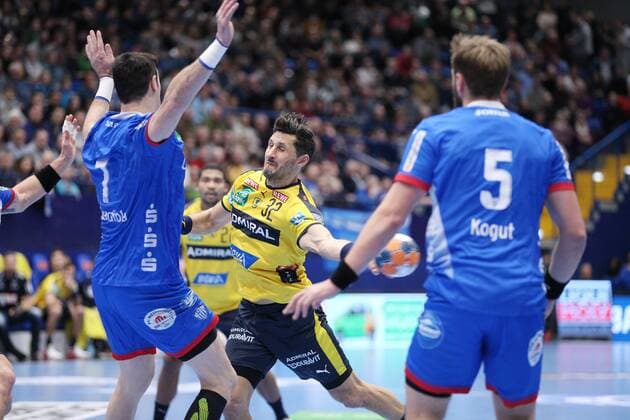 v.l. Isaias Guardiola (TBV Lemgo Lippe 7), Alexander Petersson (Rhein-Neckar Loewen 32), Andrej Kogut (TBV Lemgo Lippe 5) GER, Handball, 1. Bundesliga, TBV Lemgo Lippe gegen Rhein-Neckar Loewen, 12.12.2019 Lemgo Copyright: xStrohdiekx Eibner-Pressefotox EP_jsk