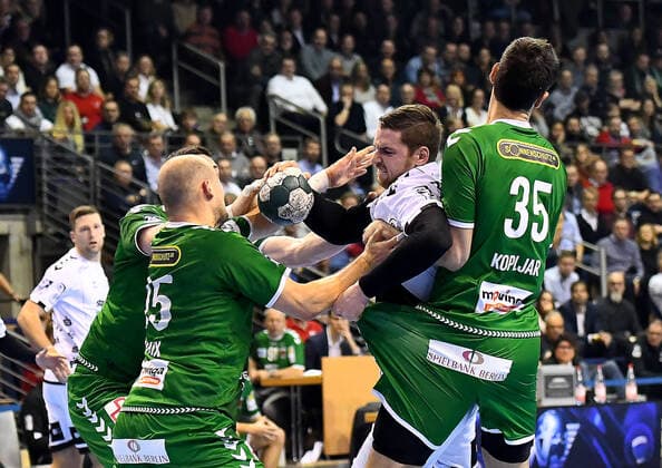 12.12.2019, xlakx, Handball Bundesliga, Fuechse Berlin - THW Kiel emspor, v.l.Paul Drux(Fuechse Berlin 95),am Ball Hendrik Pekeler (THW Kiel 61),Marko Kopljar(Fuechse Berlin 35) Berlin