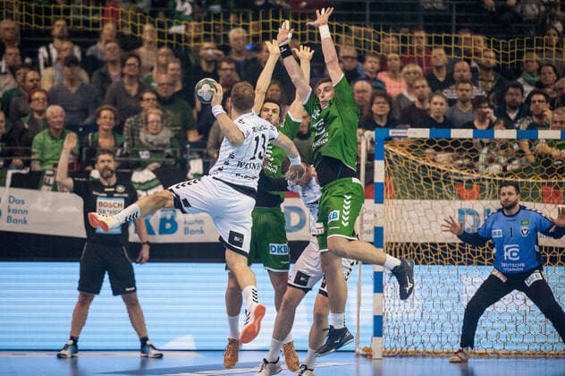 Neutrale Spielszene - Kiel im Angriff gegen die Füchse Berlin - Aktion - Spielszene - Querformat - quer - horizontal - Event Veranstaltung: Füchse Berlin vs. THW Kiel HBL - Handball Bundesliga 2019-20 - 17. Spieltag - Location Ort: Max Schmeling Halle Berlin Deutschland Germany Europa Europe Datum Date: 12.12.2019