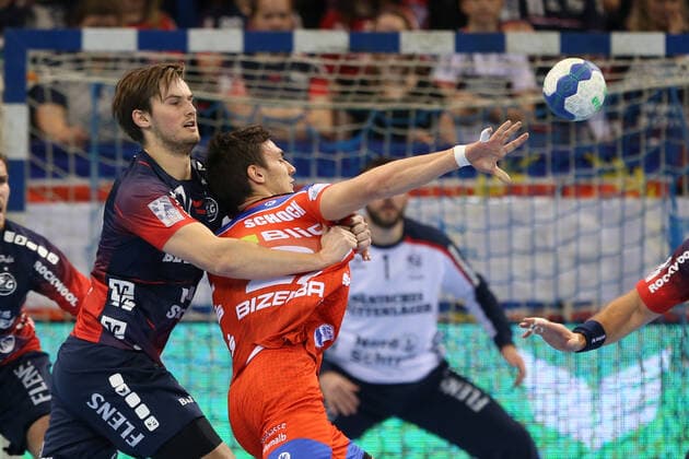 SG Flensburg-Handewitt vs HBW Balingen, LIQUI-MOLY Handball Bundesliga, 12.12.19; Flensburg Jona Schoch (HBW Balingen-Weilstetten, 22) gegen Magnus Roed (SG Flensburg-Handewitt, 77) Copyright: xBEAUTIFULxSPORTS MarioxM.xKobergx