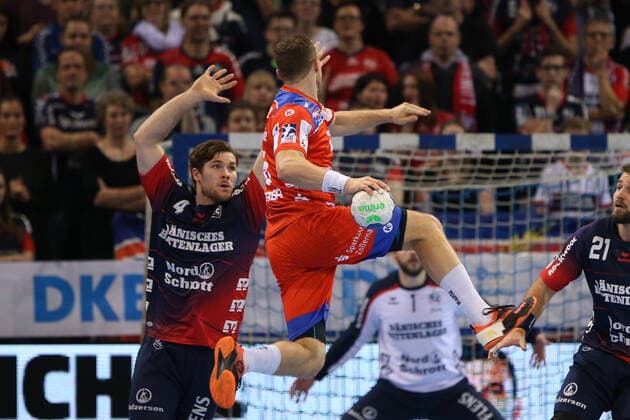 SG Flensburg-Handewitt vs HBW Balingen, LIQUI-MOLY Handball Bundesliga, 12.12.19; Flensburg Martin Strobel (HBW Balingen-Weilstetten, 15) gegen Johannes Golla (SG Flensburg-Handewitt, 04) Copyright: xBEAUTIFULxSPORTS MarioxM.xKobergx