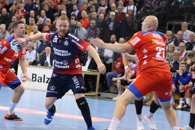 SG Flensburg-Handewitt vs HBW Balingen, LIQUI-MOLY Handball Bundesliga, 12.12.19; Flensburg Jim Gottfridsson (SG Flensburg-Handewitt, 24) gegen Lars Roeller (HBW Balingen-Weilstetten, 27) Copyright: xBEAUTIFULxSPORTS MarioxM.xKobergx