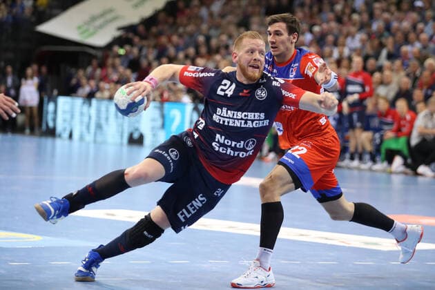 SG Flensburg-Handewitt vs HBW Balingen, LIQUI-MOLY Handball Bundesliga, 12.12.19; Flensburg Jim Gottfridsson (SG Flensburg-Handewitt, 24) gegen Jona Schoch (HBW Balingen-Weilstetten, 22) Copyright: xBEAUTIFULxSPORTS MarioxM.xKobergx