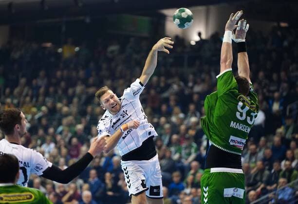Handba12 Berlin 08.12.2019 Saison 2019 2020 HBL 1. Bundesliga Füchse Berlin - THW Kiel Harald Reinkind (Kiel, No.06) Mijajlo Marsenic (Füchse Berlin, No.93)