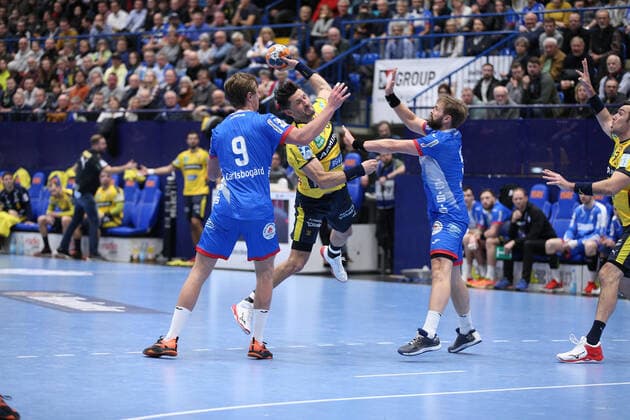 v.l. Jonathan Carlsbogard (TBV Lemgo Lippe 9), Alexander Petersson (Rhein-Neckar Loewen 32), Andrej Kogut (TBV Lemgo Lippe 5) GER, Handball, 1. Bundesliga, TBV Lemgo Lippe gegen Rhein-Neckar Loewen, 12.12.2019 Lemgo Copyright: xStrohdiekx Eibner-Pressefotox EP_jsk
