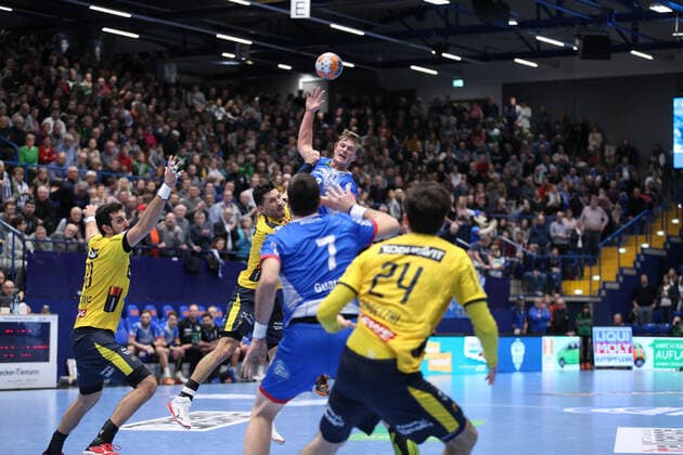 v.l. Ilija Abutovic (Rhein-Neckar Loewen 20), Alexander Petersson (Rhein-Neckar Loewen 32), Isaias Guardiola (TBV Lemgo Lippe 7), Jonathan Carlsbogard (TBV Lemgo Lippe 9), Patrick Groetzki (Rhein-Neckar Loewen 24) GER, Handball, 1. Bundesliga, TBV Lemgo Lippe gegen Rhein-Neckar Loewen, 12.12.2019 Lemgo Copyright: xStrohdiekx Eibner-Pressefotox EP_jsk